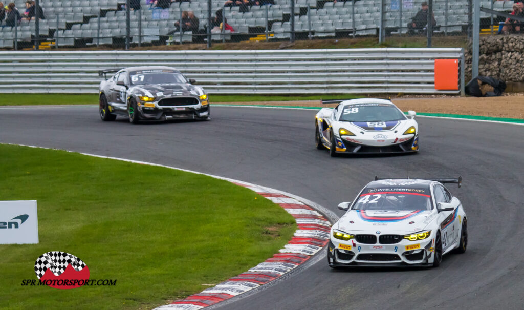 Century Motorsport, BMW M4 GT4 (42) / HHC Motorsport, McLaren 570S GT4 (58) / Academy Motorsport, Ford Mustang GT4 (61).