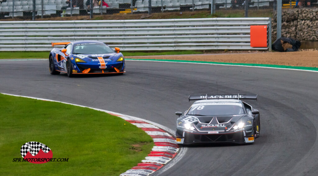 Barwell Motorsport, Lamborghini Huracán GT3 Evo (78) / Balfe Motorsport, McLaren 570S GT4 (21).