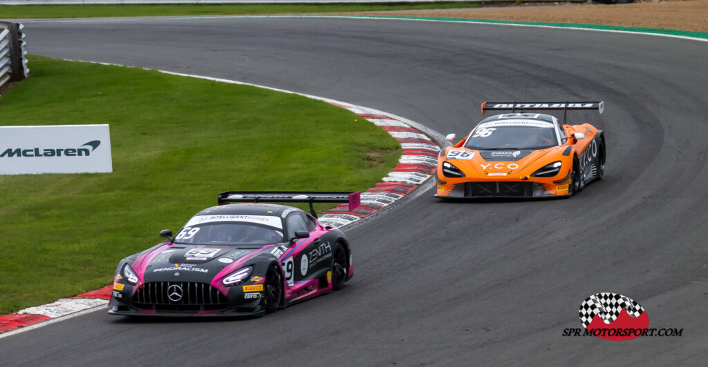 RAM Racing, Mercedes-AMG GT3 (69) / Optimum Motorsport McLaren 720S GT3 (96).