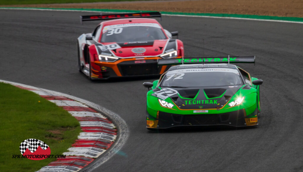 Barwell Motorsport, Lamborghini Huracán GT3 Evo (72) / Steller Motorsport, Audi R8 LMS GT3 (30).