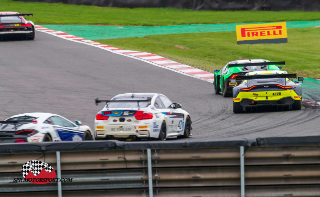 Beechdean AMR, Aston Martin Vantage AMR GT3 (7) / Century Motorsport, BMW M4 GT4 (42).