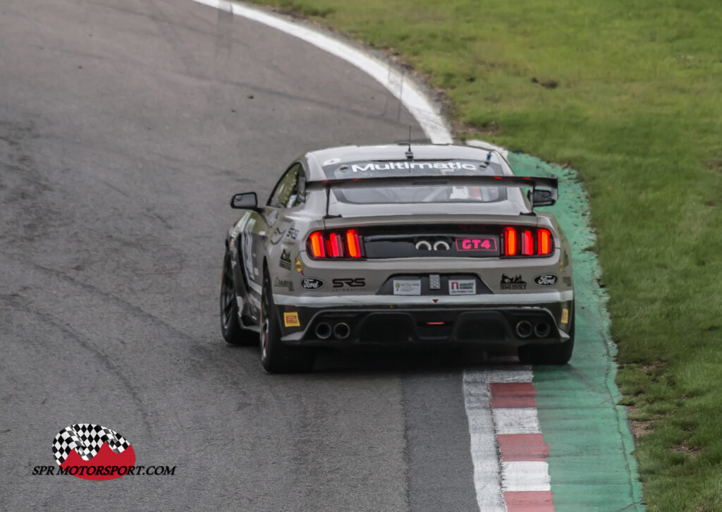 Academy Motorsport, Ford Mustang GT4.