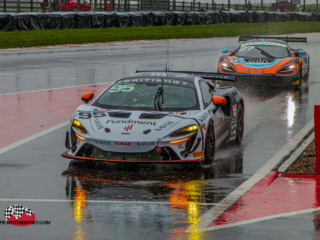 Race Lab, McLaren Artura GT4 (95) / Optimum Motorsport, McLaren 720S GT3 Evo (27).