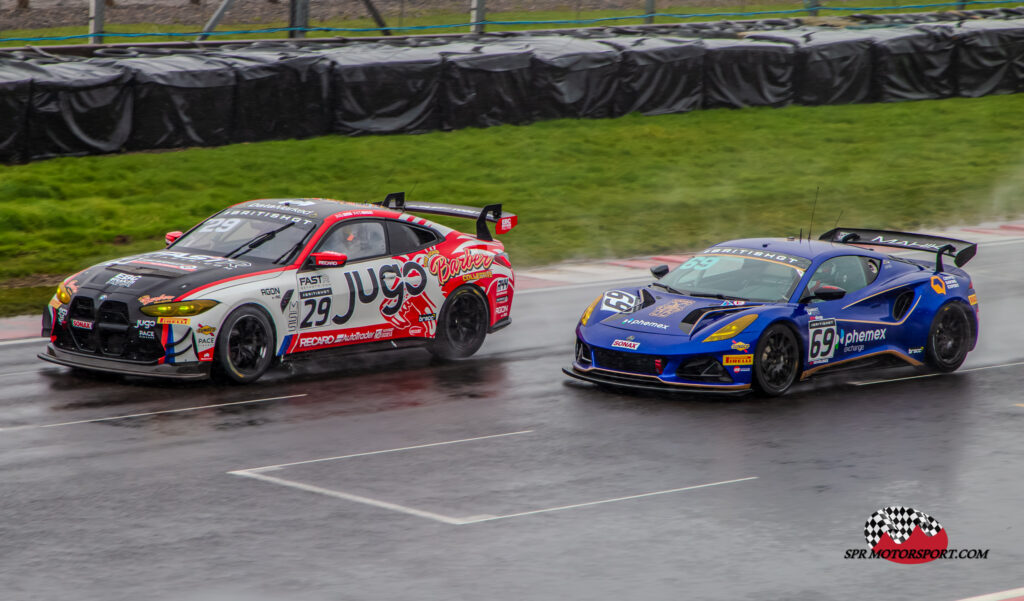 Century Motorsport, BMW M4 GT4 (29) / Mahiki Racing, Lotus Emira GT4 (69).