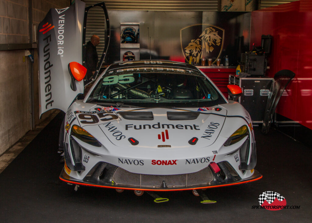 Race Lab ,McLaren Artura GT4.