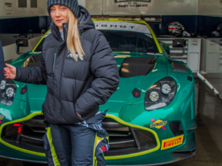 Jessica Hawkins, Beechdean AMR, Aston Martin Vantage AMR GT3 Evo #97.
