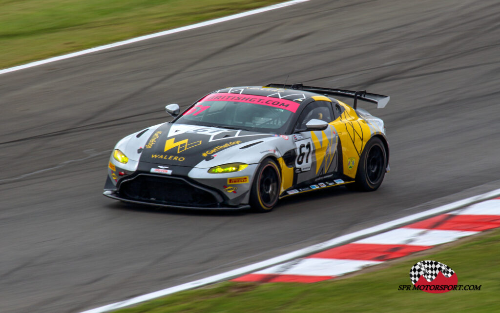 Academy Motorsport, Aston Martin Vantage AMR GT4.