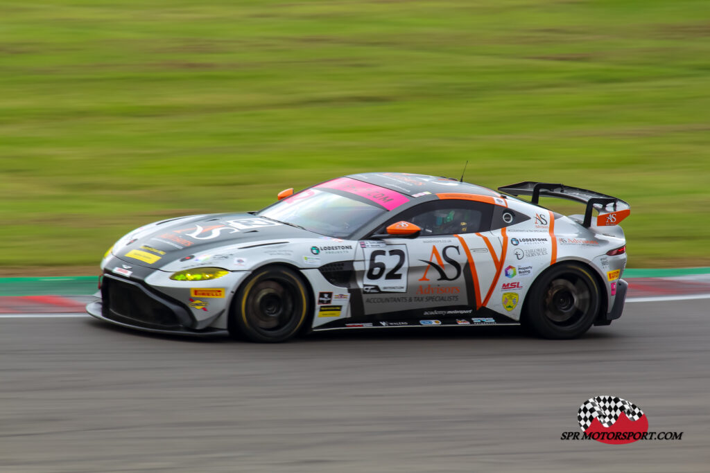 Academy Motorsport, Aston Martin Vantage AMR GT4.