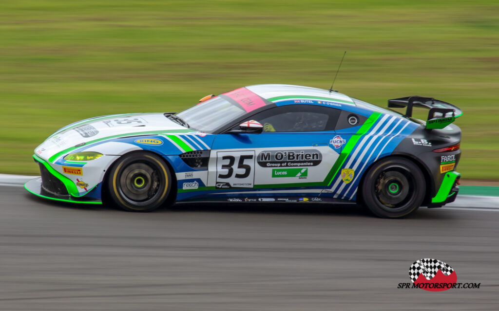 Optimum Motorsport, Aston Martin Vantage AMR GT4.