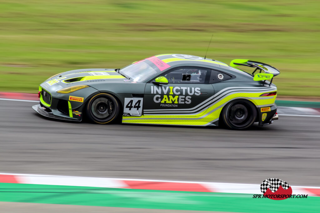 Invictus Games Racing, Jaguar F-Type SVR GT4.