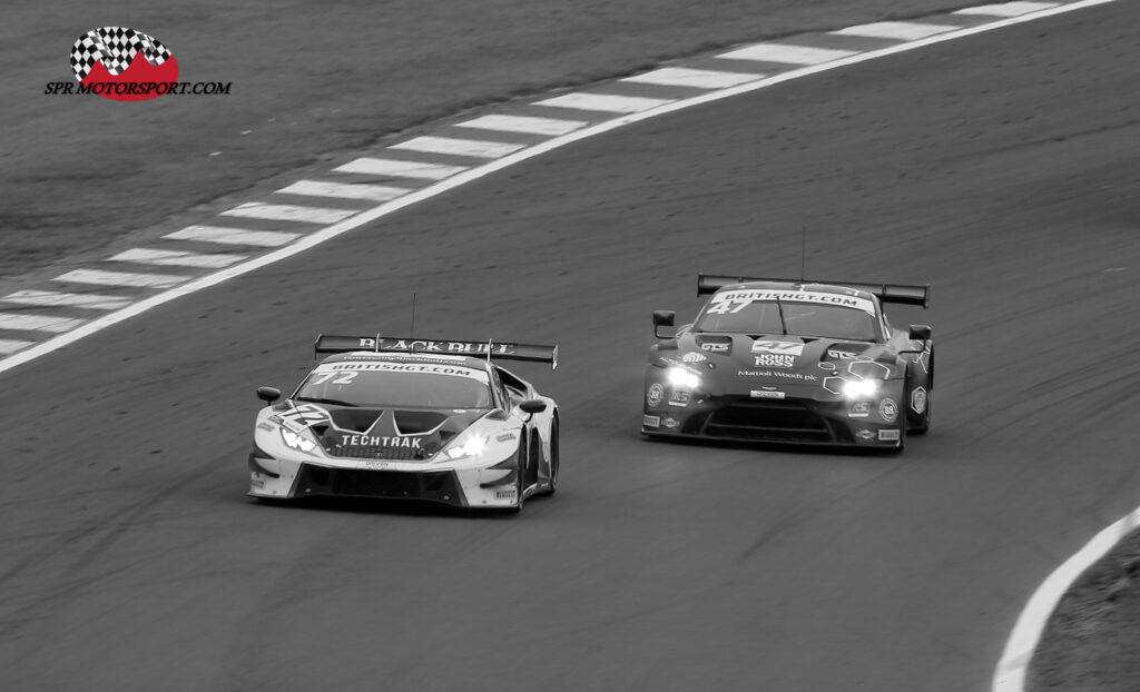 Barwell Motorsport, Lamborghini Huracán GT3 Evo (72) / TF Sport, Aston Martin Vantage AMR GT3 (47).