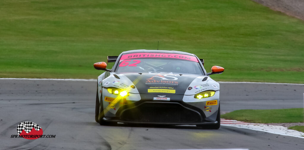 Academy Motorsport, Aston Martin V8 Vantage GT4.