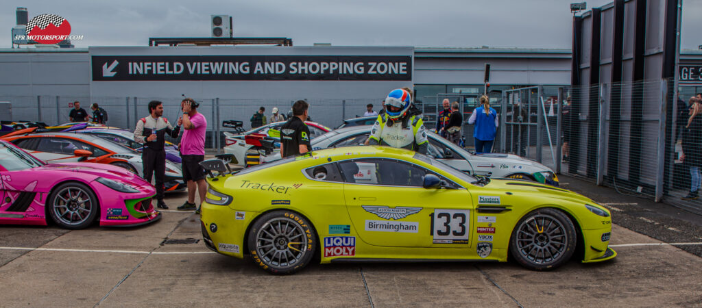 Aston Martin GT4.