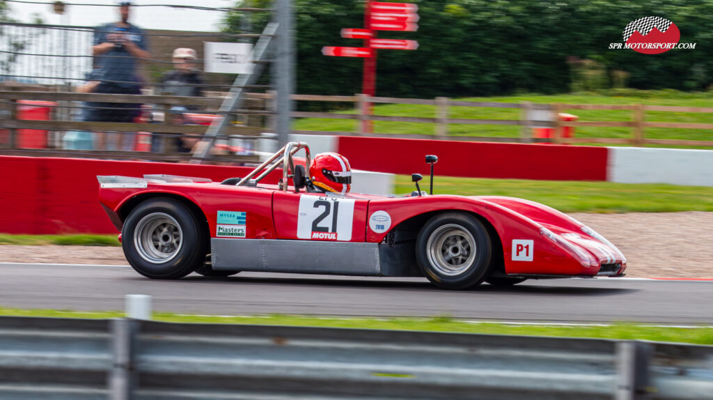 Lola T210.