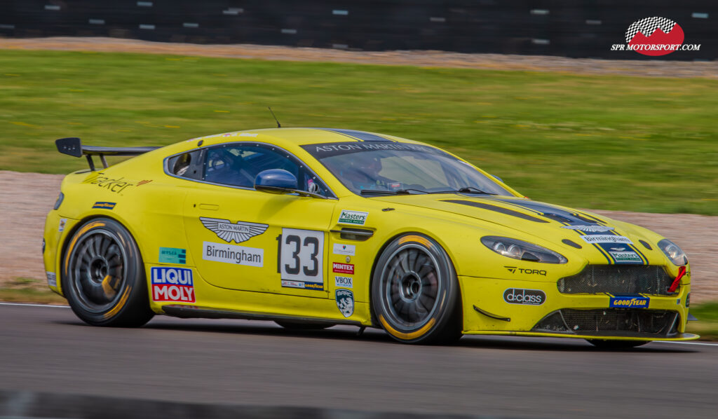 Aston Martin GT4.