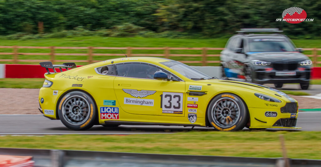 Aston Martin GT4.