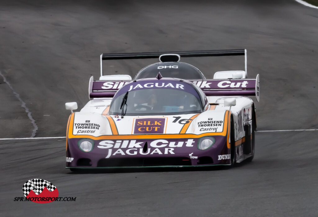 TWR, Silk Cut Jaguar XJR-8 (16) / Euro Racing, Lola T92/10 (30).