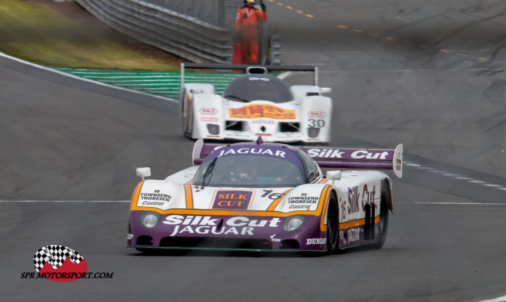 TWR, Silk Cut Jaguar XJR-8 (16) / Euro Racing, Lola T92/10 (30).