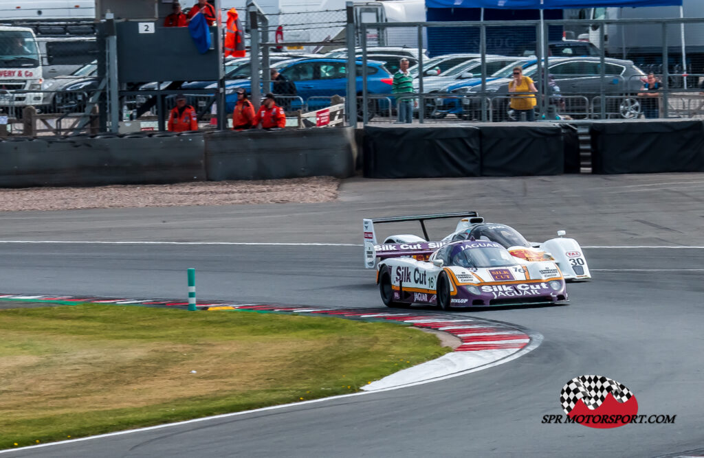 TWR, Silk Cut Jaguar XJR-8 (16) / Euro Racing, Lola T92/10 (30).