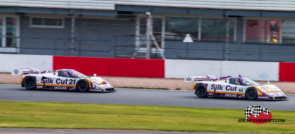 TWR, Silk Cut Jaguar XJR-8 (16) / TWR, Silk Cut Jaguar XJR-9 (21).