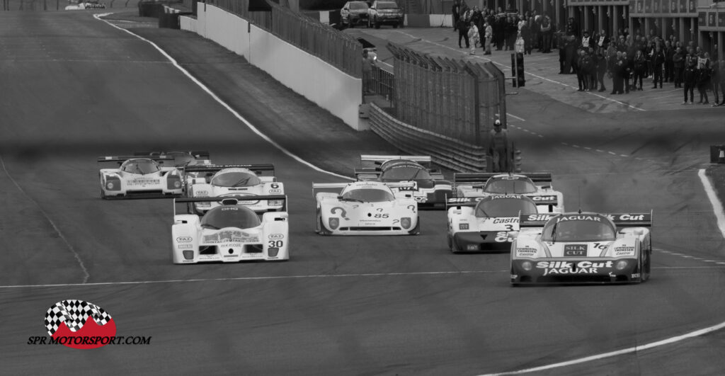 Donington Historic Festival, 2022. Race Start.