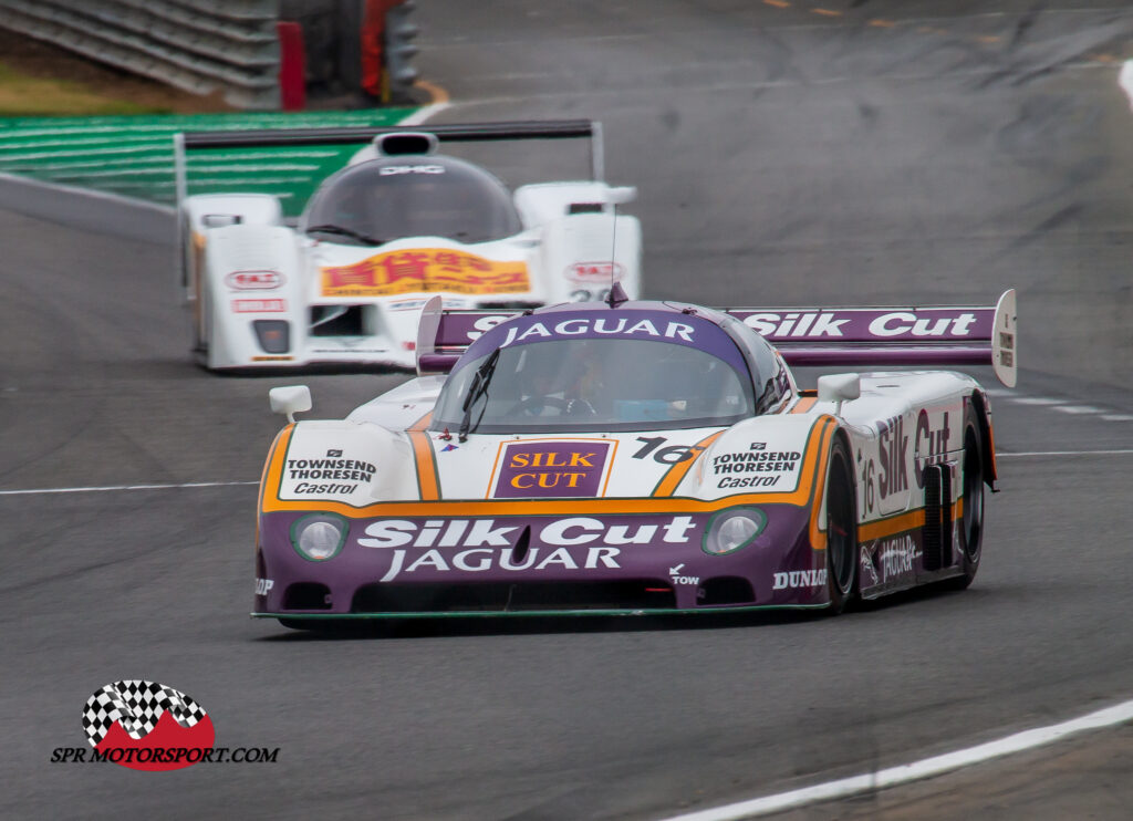 TWR, Silk Cut Jaguar XJR-8 (16) / Euro Racing,  Lola T92/10 (30).