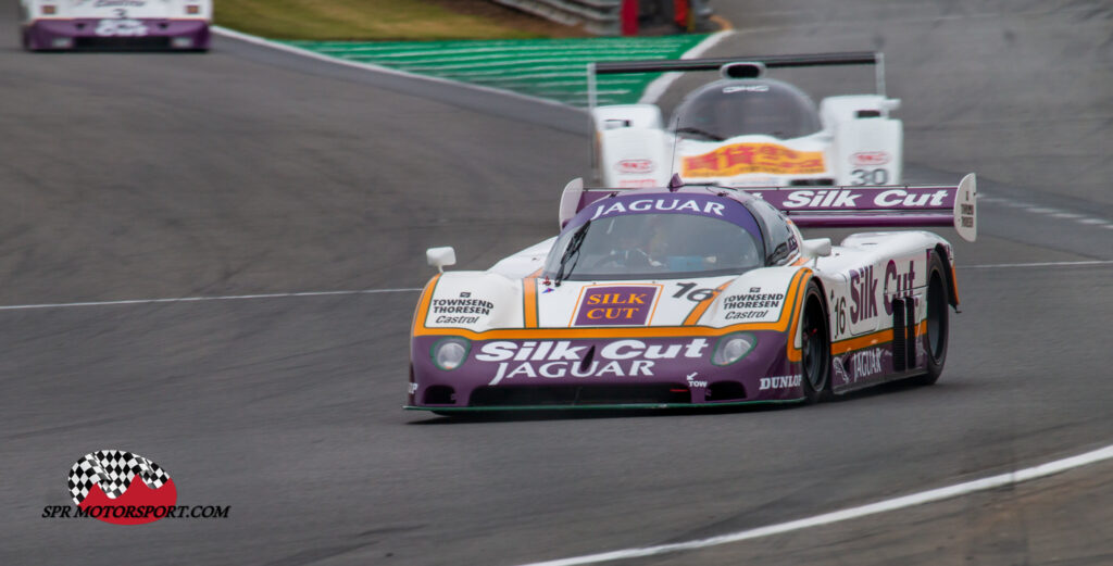 TWR, Silk Cut Jaguar XJR-8 (16) / Euro Racing, Lola T92/10 (30).