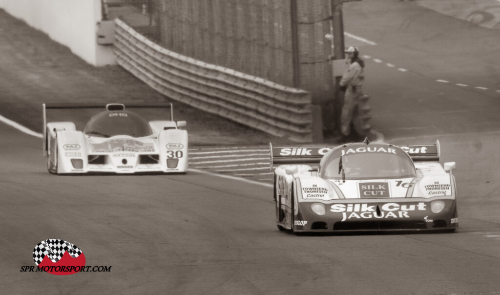 TWR, Silk Cut Jaguar XJR-8 (16) / Euro Racing, Lola T92/10 (30).