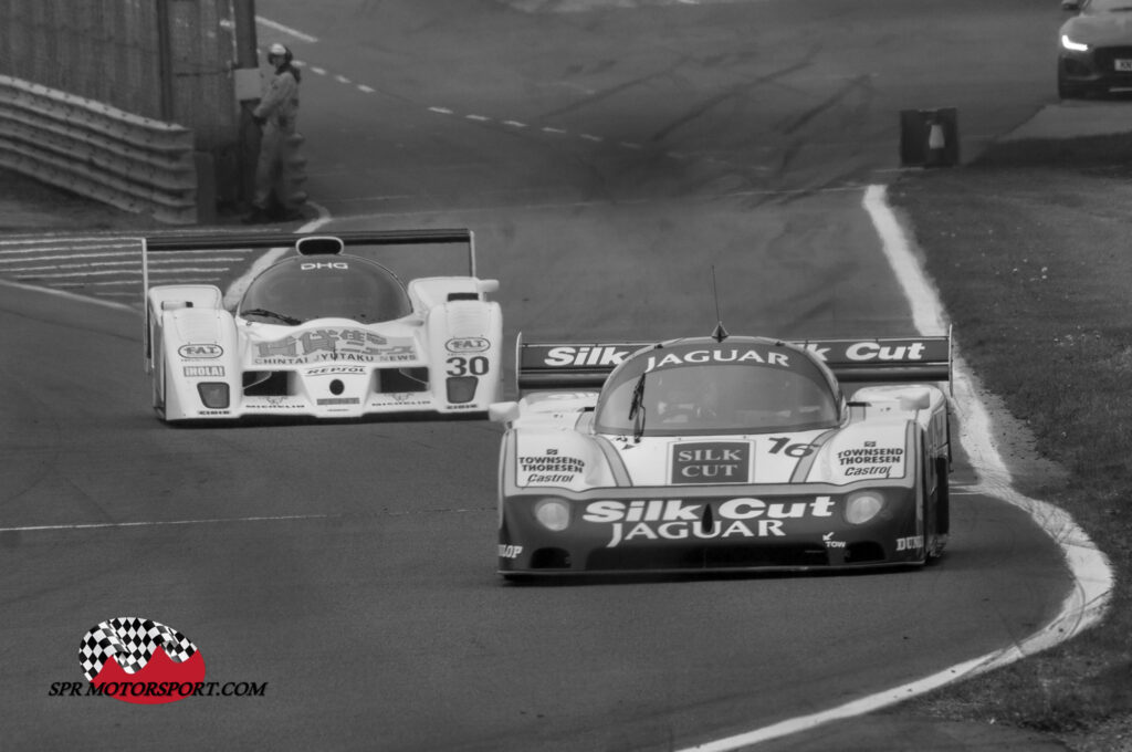 TWR, Silk Cut Jaguar XJR-8 (16) / Euro Racing, Lola T92/10 (30).