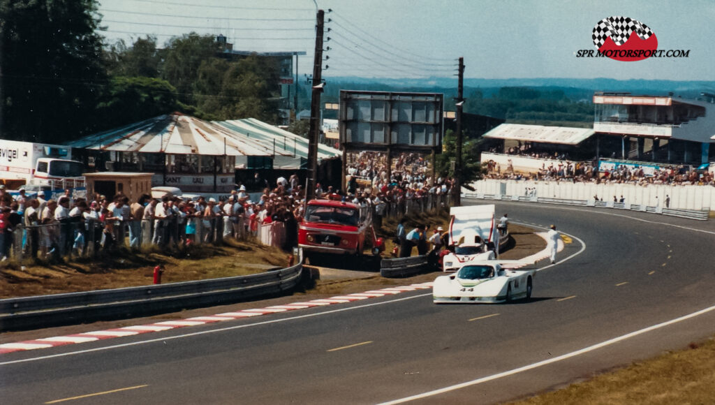 Group 44, Jaguar XJR-5 (44)  / WM-Peugeot, WMC P83 (41).