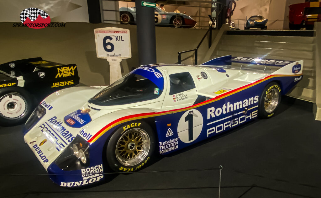 Rothmans Porsche 962C.