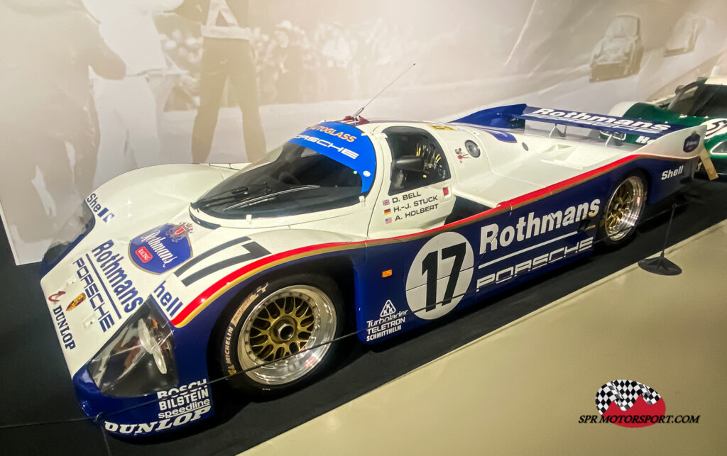 Rothmans Porsche 962C.