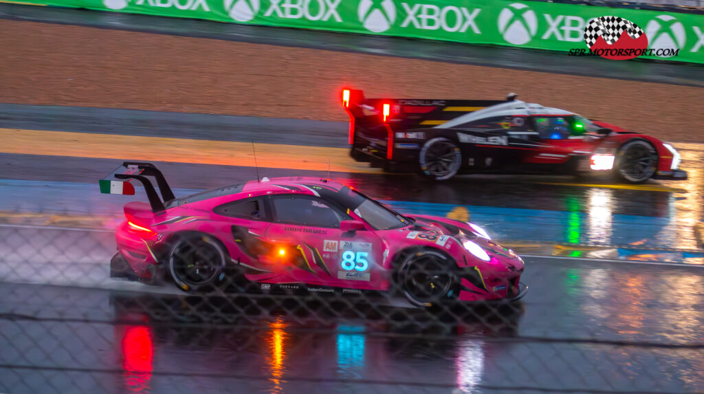 Iron Dames, Porsche 911 RSR-19 (85) / Cadillac Racing, Cadillac V-Series R (311).