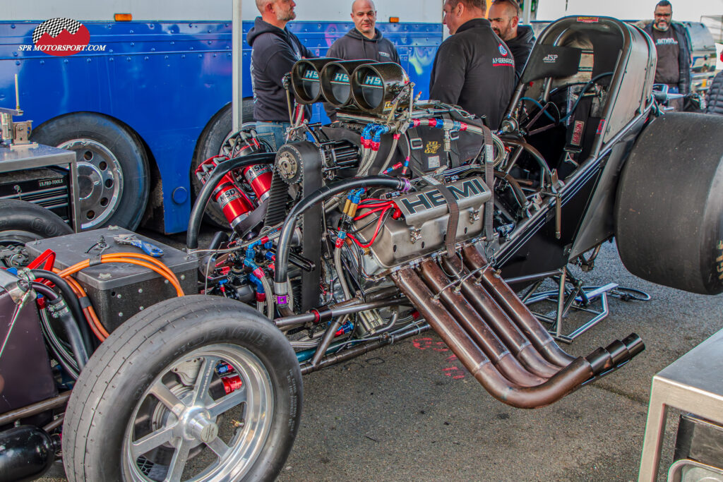 V8 Hemi Dragster.