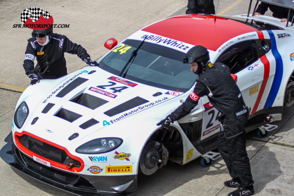 Macmillan AMR, Aston Martin V12 Vantage GT3.