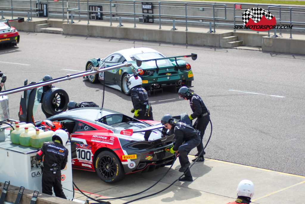 Spirit Of Race, Ferrari 488 GT3 (21). / Black Bull Garage 59, McLaren 570S GT4 (100).