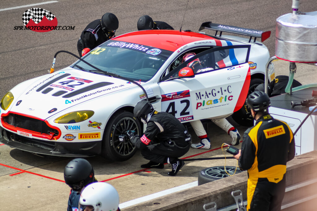 Macmillan AMR, Aston Martin V12 Vantage GT3.