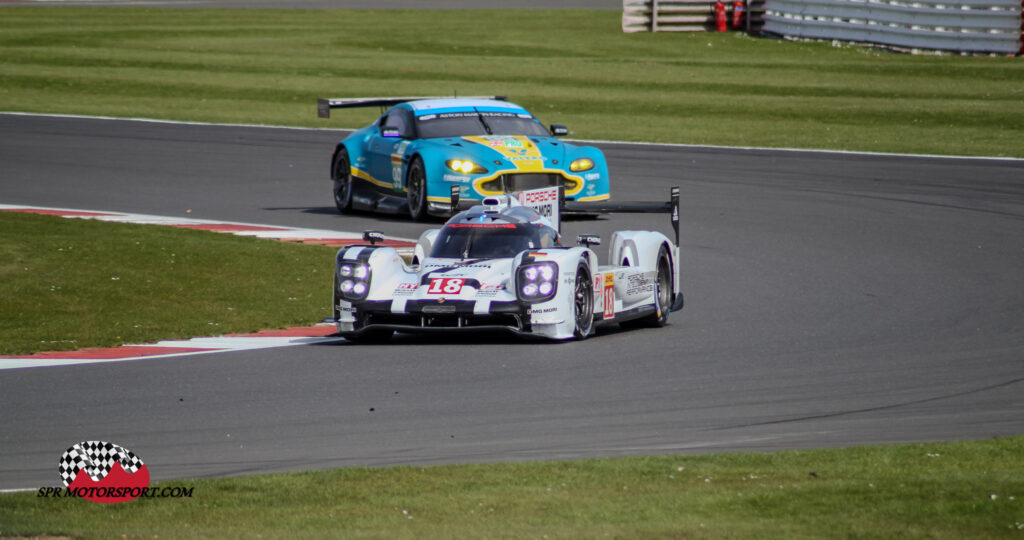 Porsche Team, Porsche 919 (18) / Aston Martin Racing, Aston Martin V8 Vantage GTE (99).