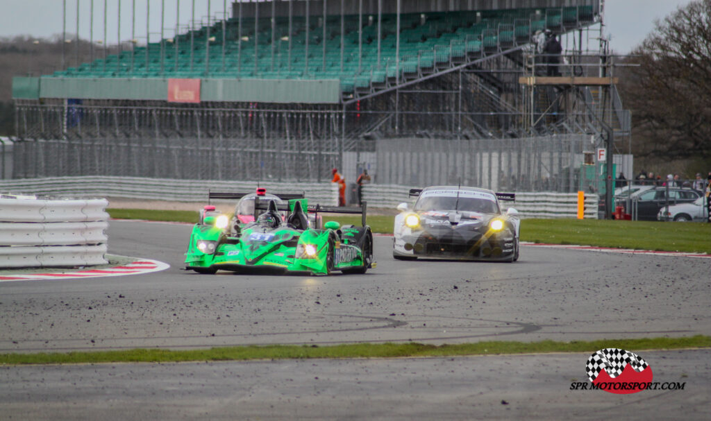 Extreme Speed Motorsports, HPD-Honda ARX-03 (31) / Abu Dhabi-Proton Racing, Porsche 911 RSR (88).