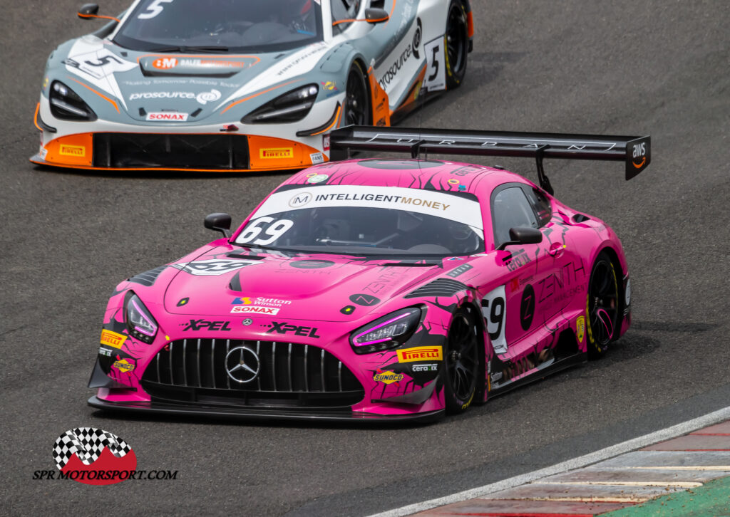 RAM Racing, Mercedes-AMG GT3 (69) / Balfe Motorsport, McLaren 720S GT3 (5).