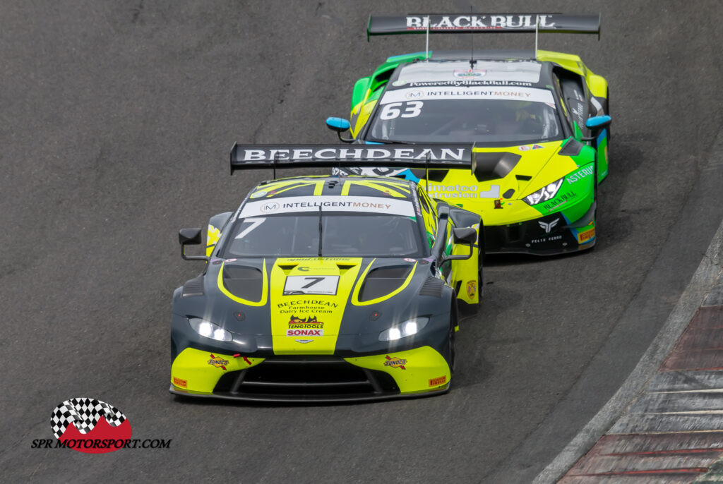 Beechdean AMR, Aston Martin Vantage AMR GT3 (7) / Barwell Motorsport, Lamborghini Huracán GT3 Evo (63).