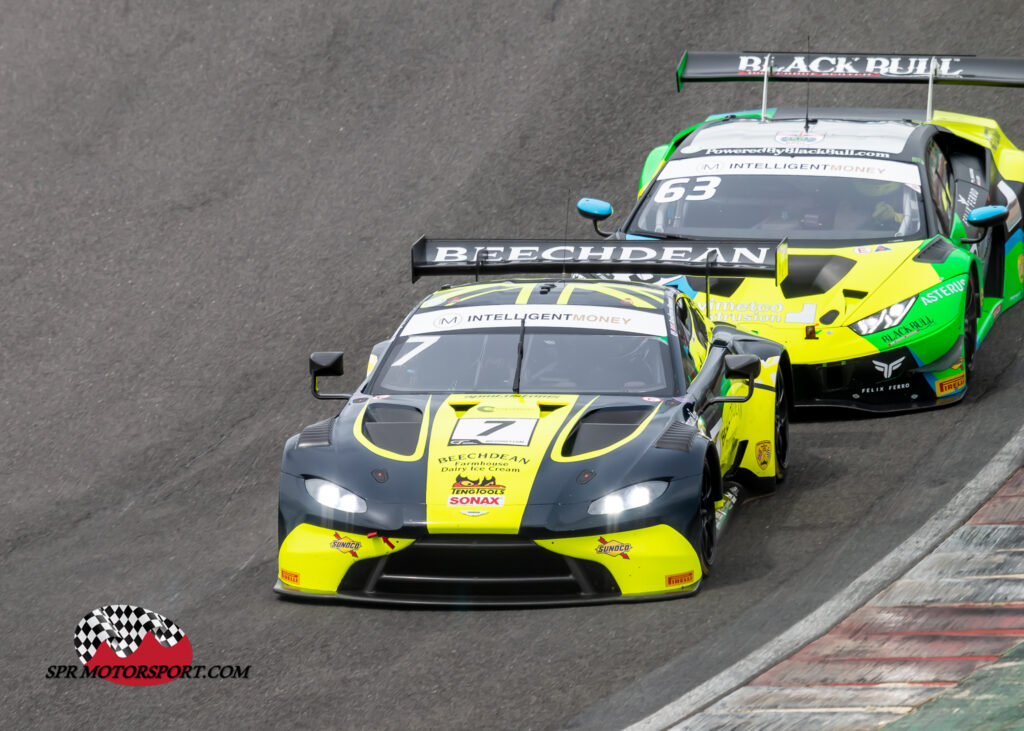 Beechdean AMR, Aston Martin Vantage AMR GT3 (7) / Barwell Motorsport, Lamborghini Huracán GT3 Evo (63).