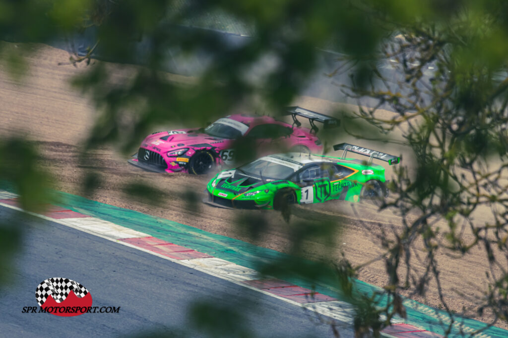 Barwell Motorsport, Lamborghini Huracán GT3 Evo (1) / Ram Racing, Mercedes-AMG GT3 (69).