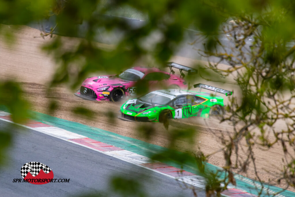 Barwell Motorsport, Lamborghini Huracán GT3 Evo (1) / Ram Racing, Mercedes-AMG GT3 (69).