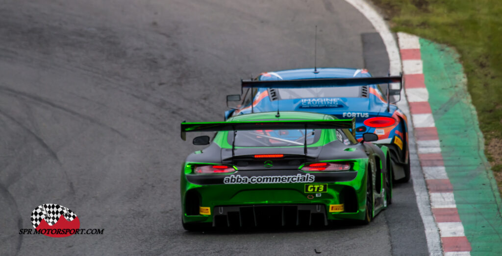 Team ABBA Racing, Mercedes-AMG GT3 (8) / JRM Racing, Bentley Continental GT3 (11).