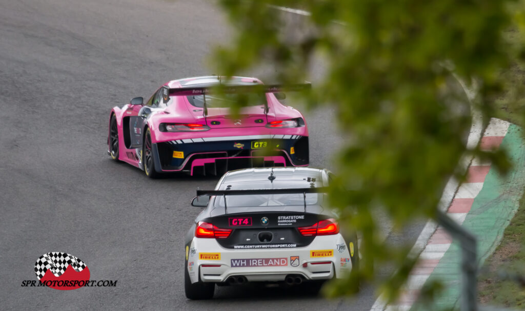 RAM Racing, Mercedes-AMG GT3 (6) / Century Motorsport, BMW M4 GT4 (9).