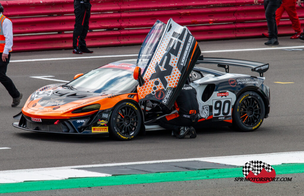 Optimum Motorsport, McLaren Artura GT4.