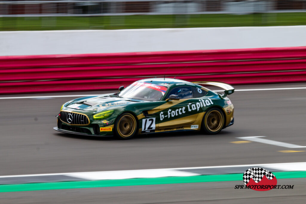 One Motorsport, Mercedes AMG GT4.