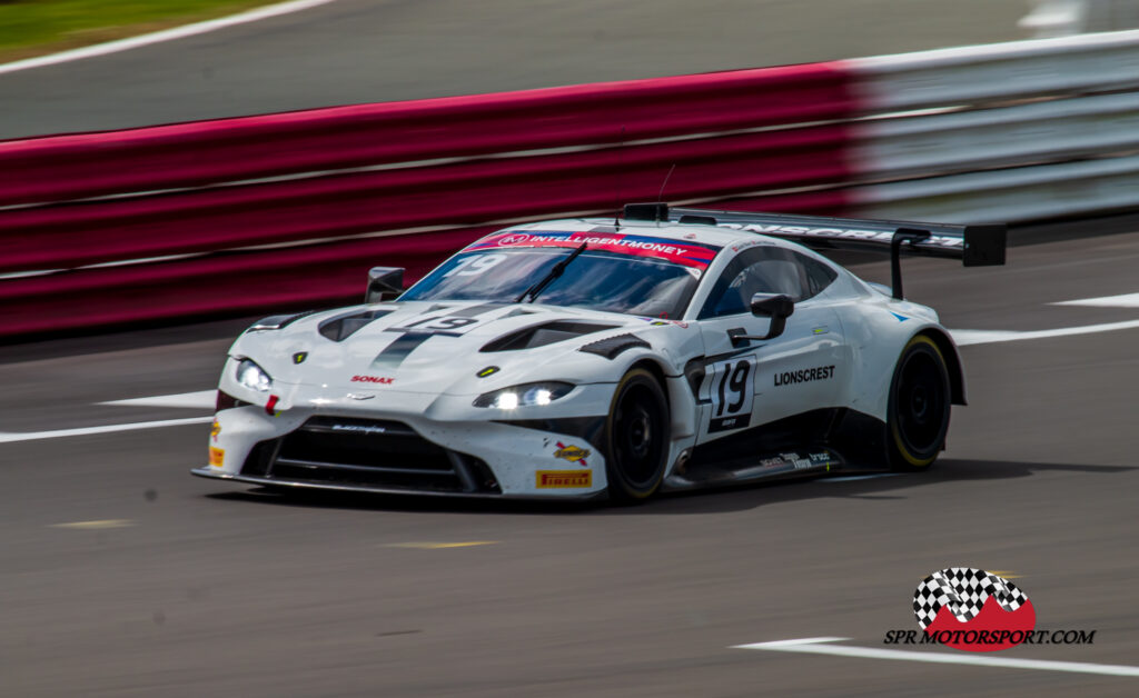 Blackthorn, Aston Martin Vantage AMR GT3.