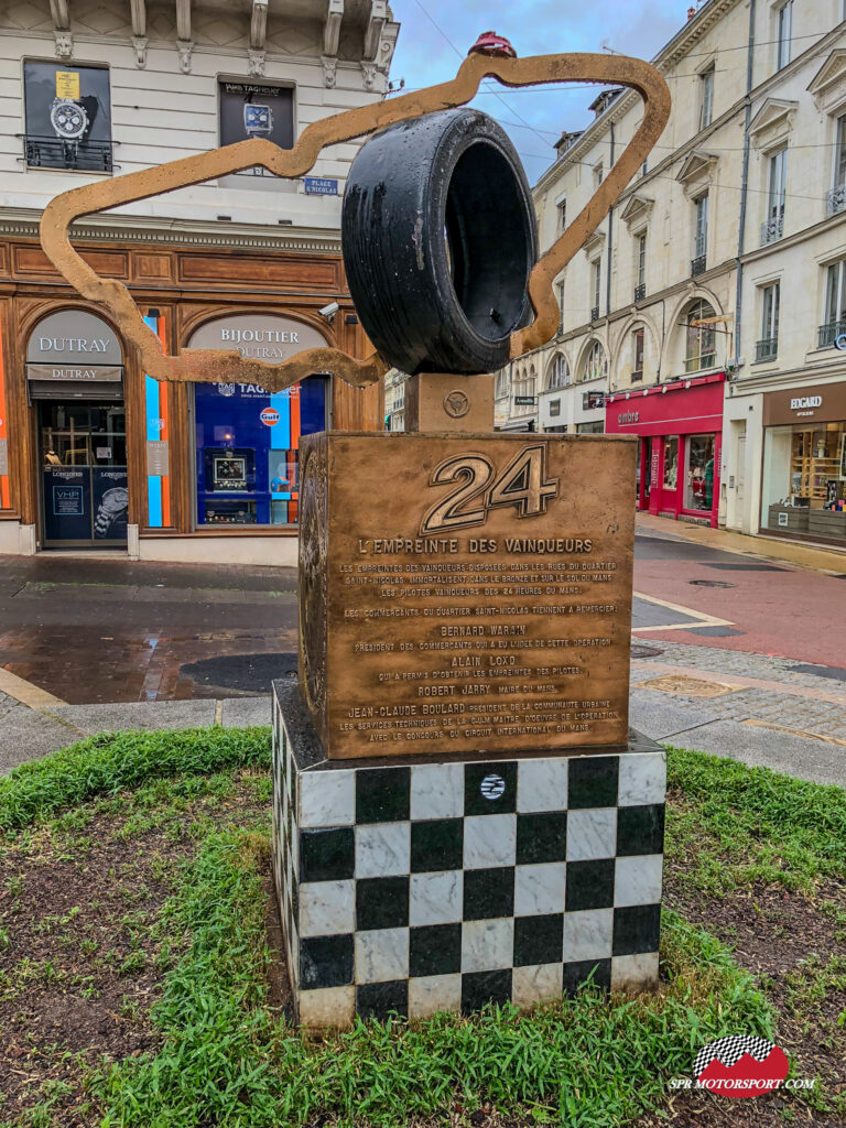 Derek Bell, Jacky Ickx and Henri Pescarolo 24 Hour Tribute Statue.